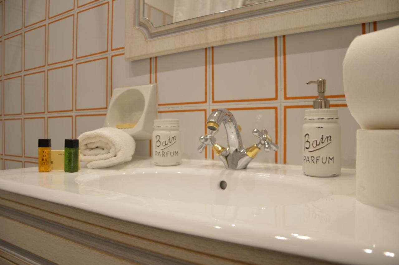 Historic Center - Elegant Apartment With Charming Antiques - Raffaello Inn Roma Exterior foto
